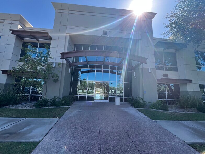 More Photos Of 5701 W Talavi Blvd, Glendale Office For Lease