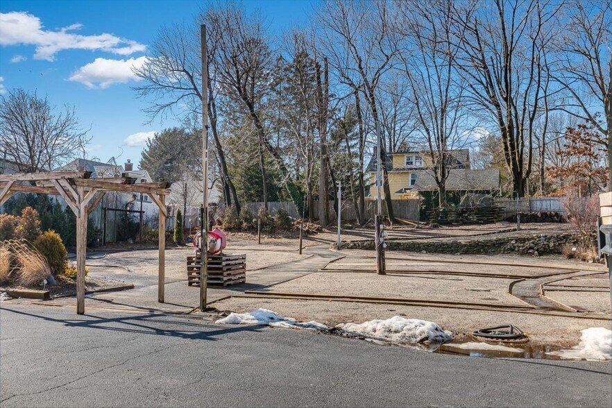 More Photos Of 295 Glen Cove Ave, Sea Cliff Garden Center For Sale