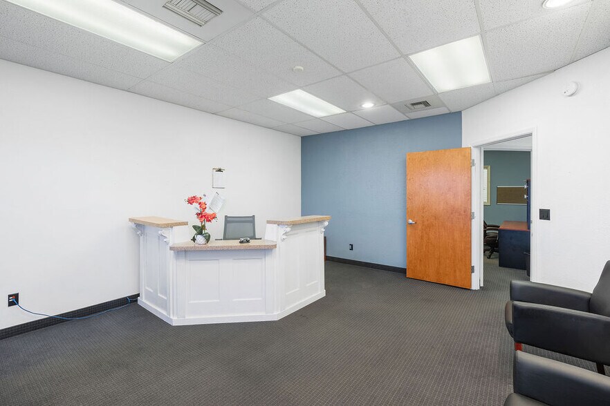 More Photos Of 9119 N 7th St, Phoenix Office For Lease