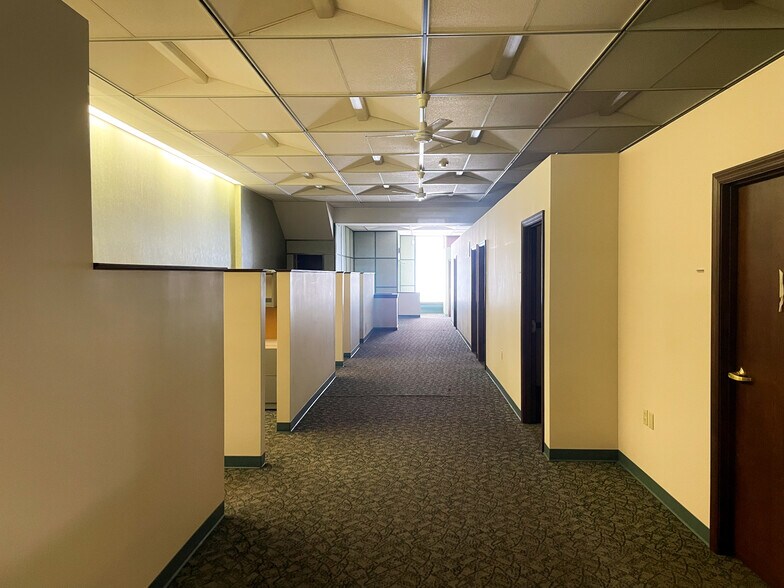 More Photos Of 400 Market St, Sunbury Bank For Sale