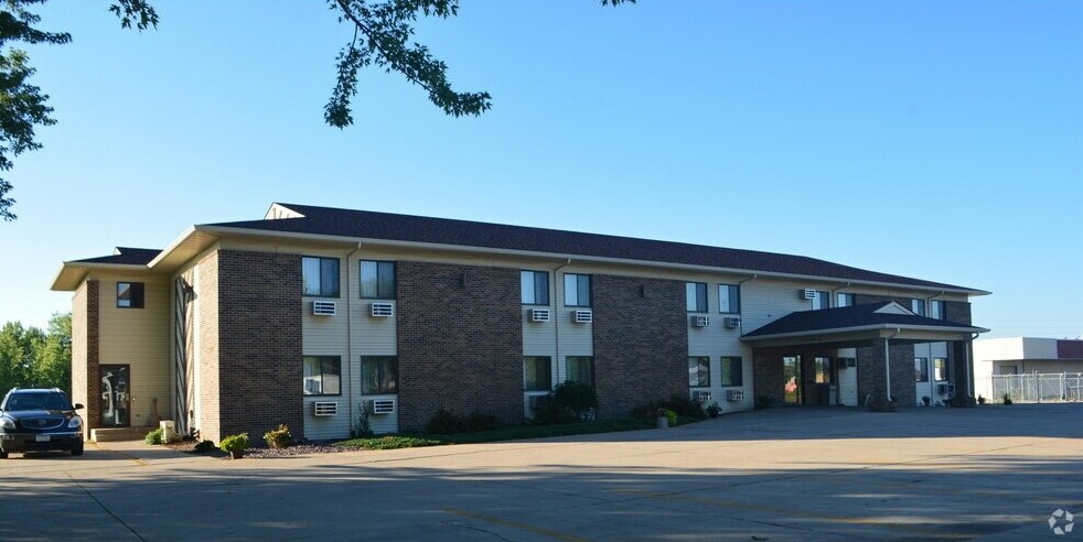 Primary Photo Of 1205 E Highway 12, Milbank Hotel For Sale