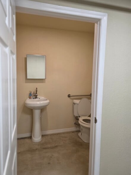 More Photos Of 1942 2nd Ave S, Saint Petersburg Warehouse For Lease