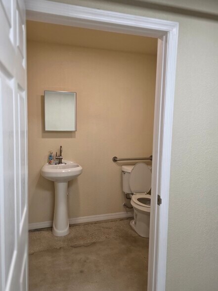 More Photos Of 1942 2nd Ave S, Saint Petersburg Warehouse For Lease