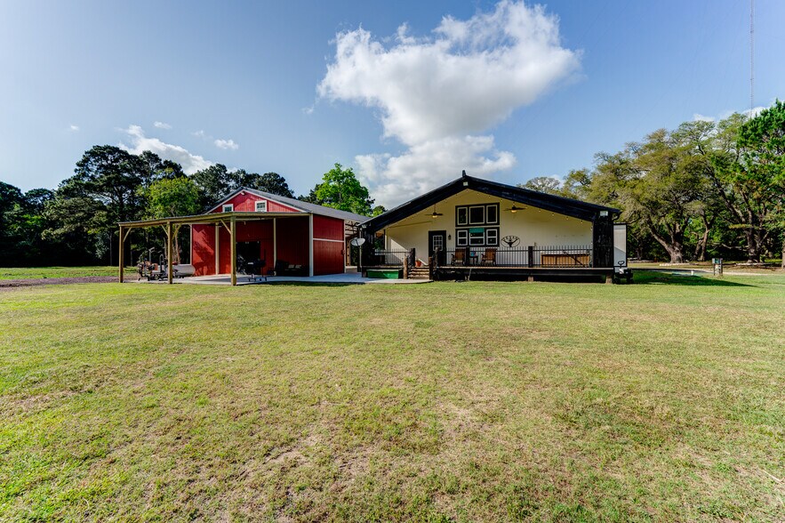 More Photos Of 4388 County Road 197, Alvin Specialty For Sale