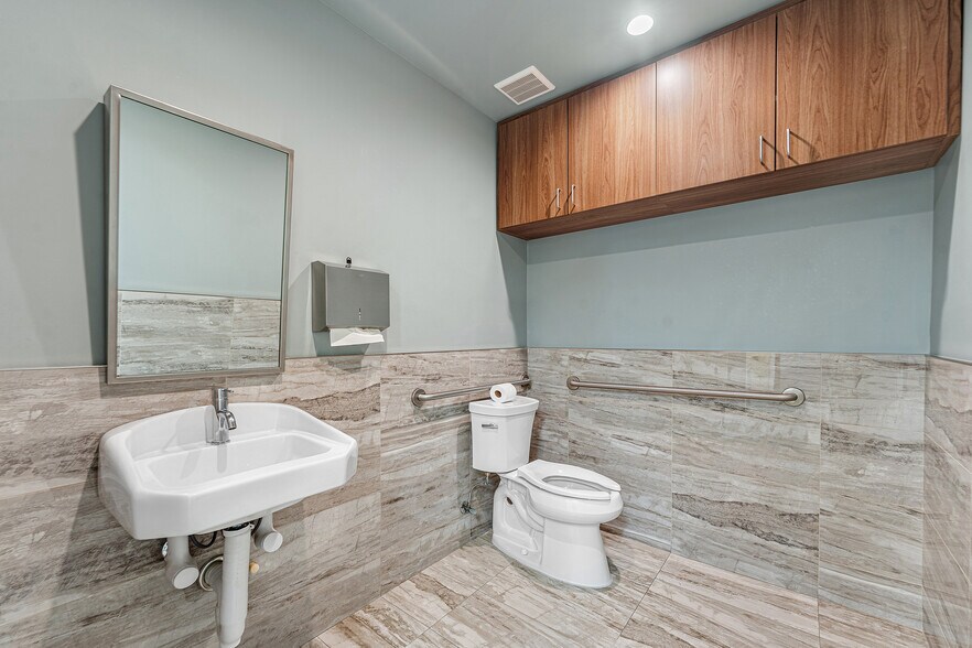 More Photos Of 330 Davie Blvd, Fort Lauderdale Office For Sale