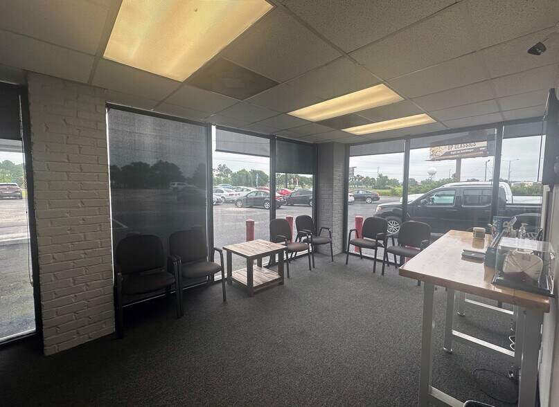 More Photos Of 8461 Airport Blvd, Mobile Auto Dealership For Sale
