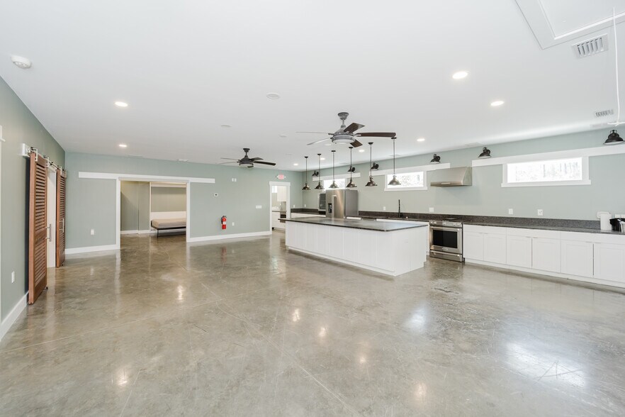 More Photos Of 17629 Cordova Pl, Panama City Beach Industrial For Sale