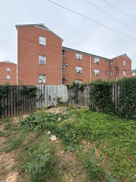 More Photos Of 5855 Ager Rd, Hyattsville Freestanding For Lease