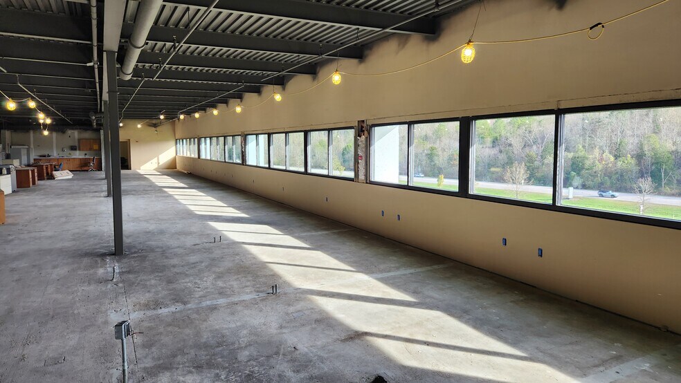 More Photos Of 150 Americus Way, Oak Ridge Office For Lease