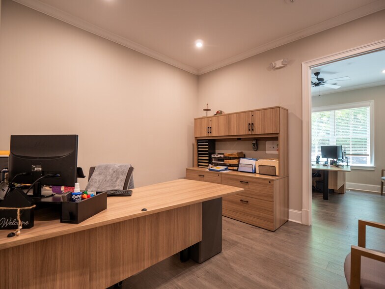 More Photos Of 3957 S Main St, Acworth Office For Sale