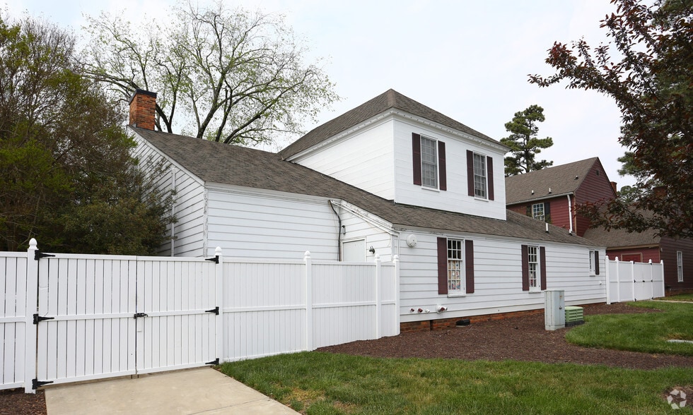 More Photos Of 1220 Sycamore Sq, Midlothian Unknown For Lease