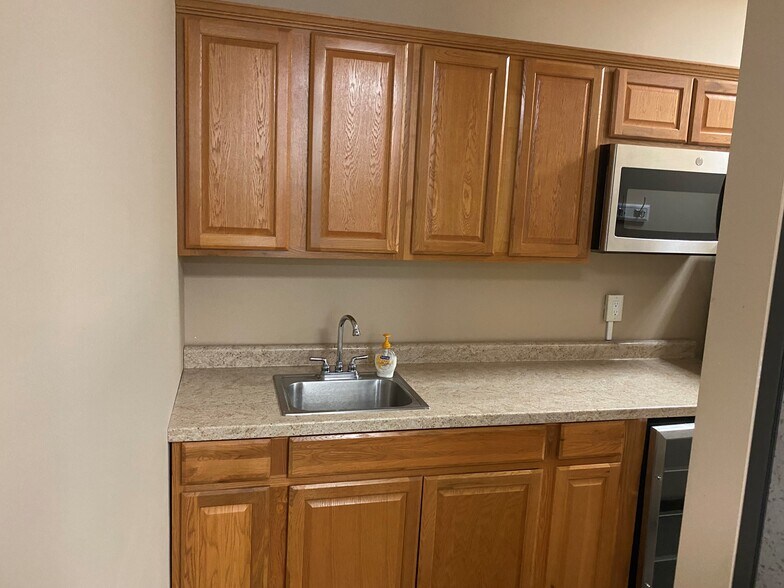 More Photos Of 3545 Plymouth Blvd, Plymouth Office For Lease
