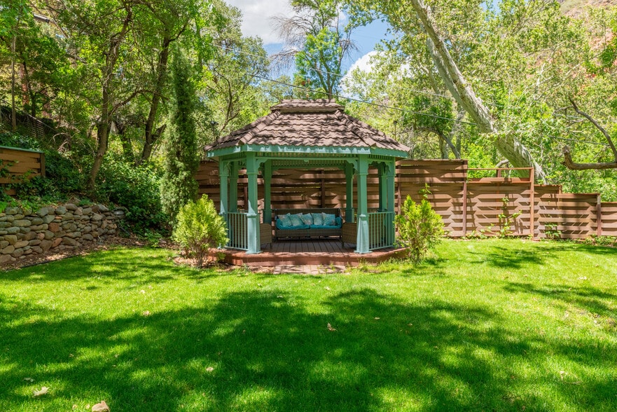 More Photos Of 4548 N State Route 89A, Sedona Hotel For Sale