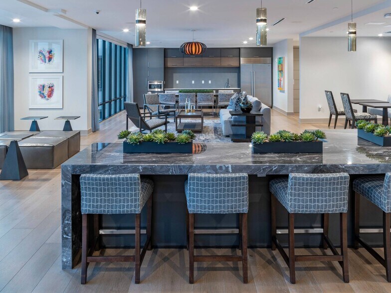 More Photos Of 295 NE Ivanhoe Blvd, Orlando Apartments For Lease