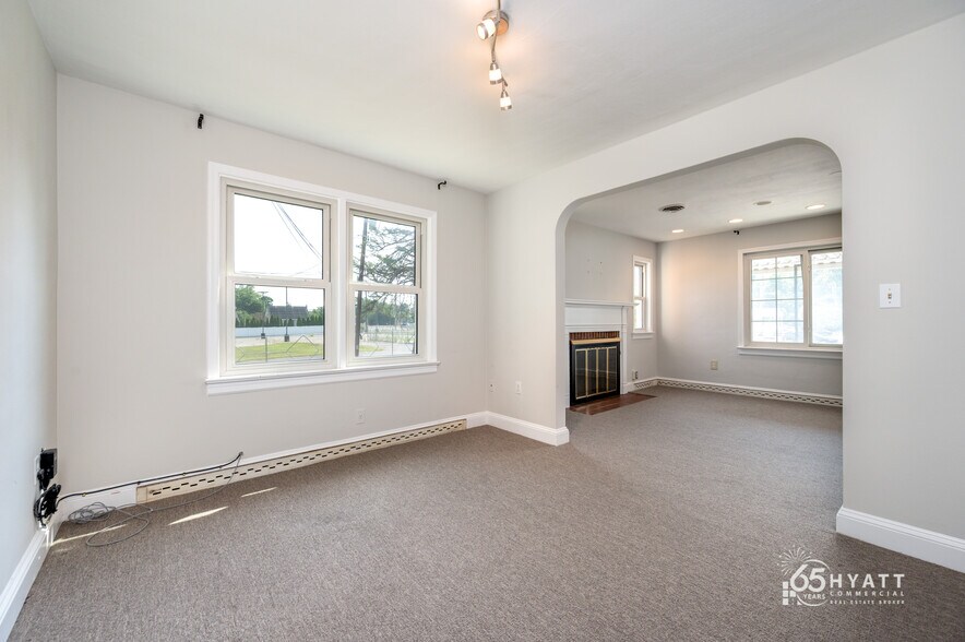 More Photos Of 2976 Solomons Island Rd, Edgewater Office For Sale