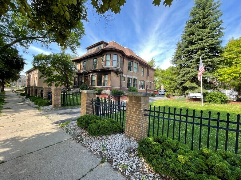 More Photos Of 727 N 31st St, Milwaukee Specialty For Sale