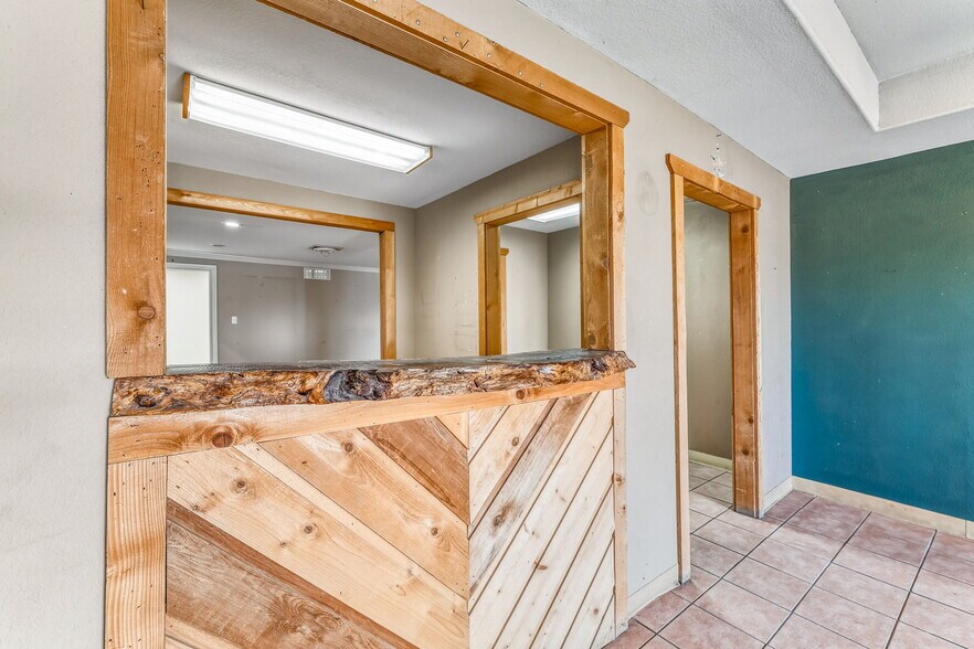 More Photos Of 26 W Washington Dr, San Angelo Warehouse For Sale