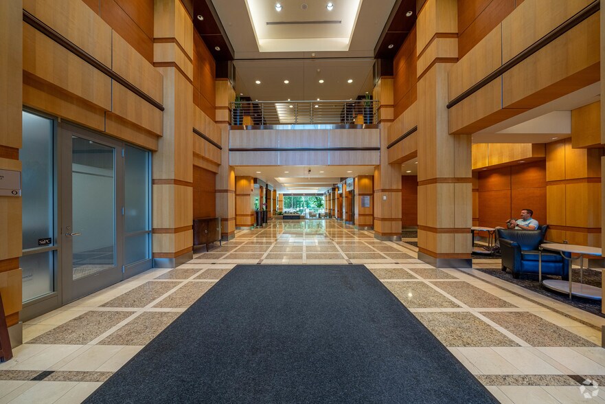 More Photos Of 2 Carlson Pky, Plymouth Office For Lease