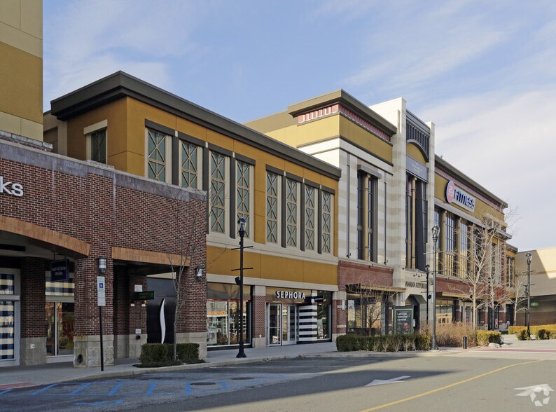 More Photos Of 5101-9119 Fashion Dr, Nanuet General Retail For Lease