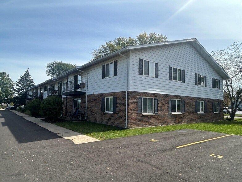 More Photos Of 1810 Greenway Cross, Fitchburg Apartments For Sale