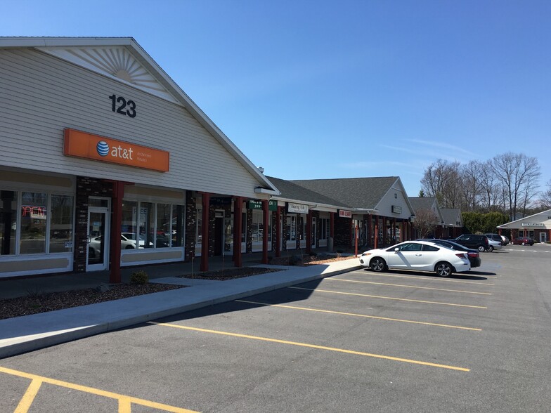 More Photos Of 123 Saratoga Rd, Schenectady Unknown For Lease