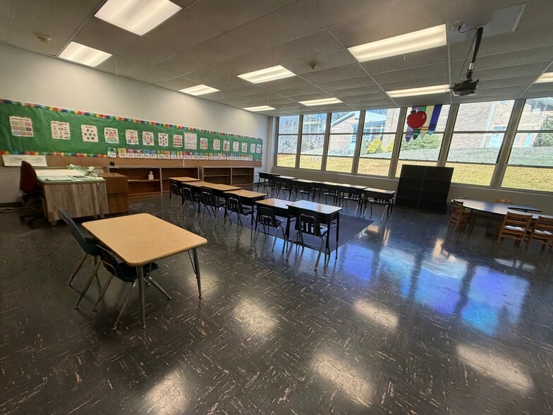 More Photos Of 580 Ratzer Rd, Wayne Schools For Lease