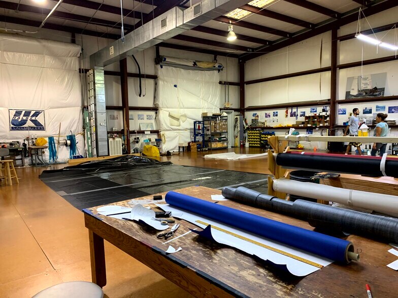 More Photos Of 2031 Anders Ln, Kemah Light Distribution For Lease