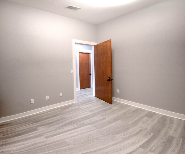 More Photos Of 1012 Airport Rd, Destin Office Residential For Sale