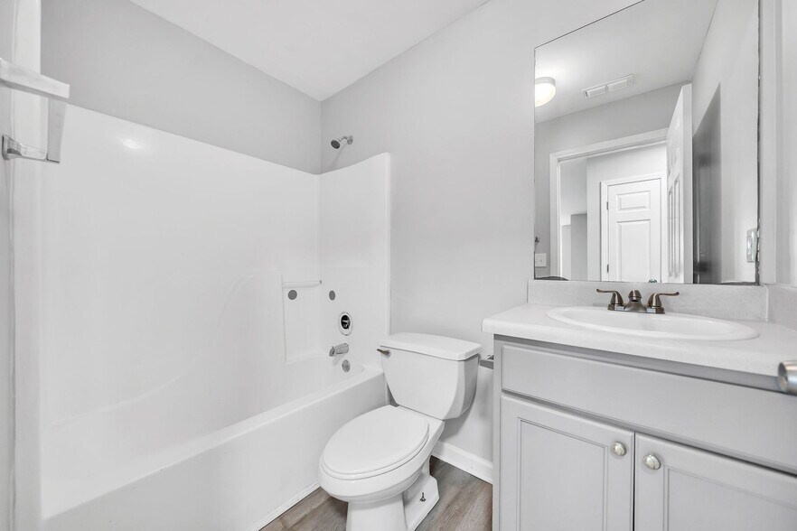 More Photos Of 300 Stonehaven Cir, Cartersville Apartments For Sale