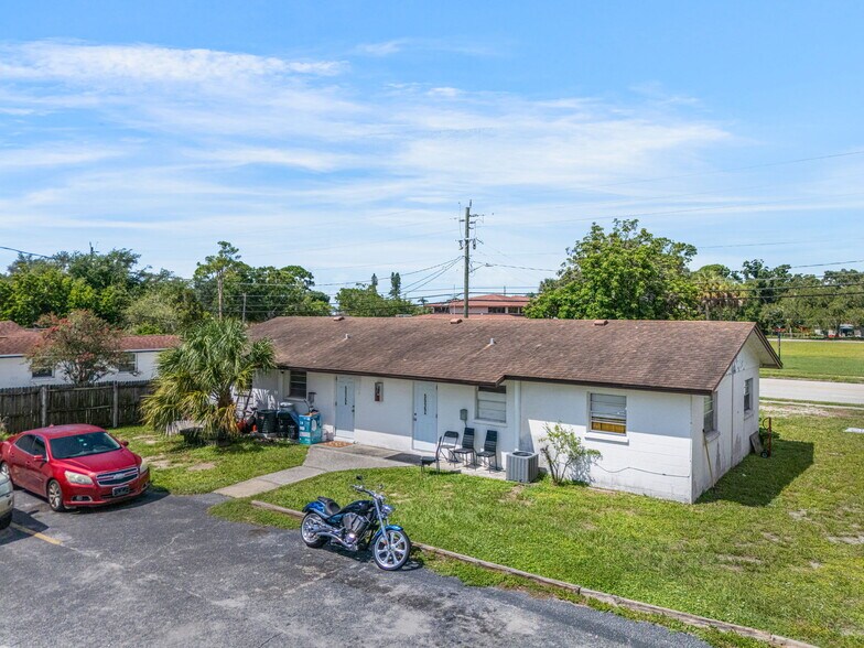 More Photos Of 5518 25th St W, Bradenton Apartments For Sale