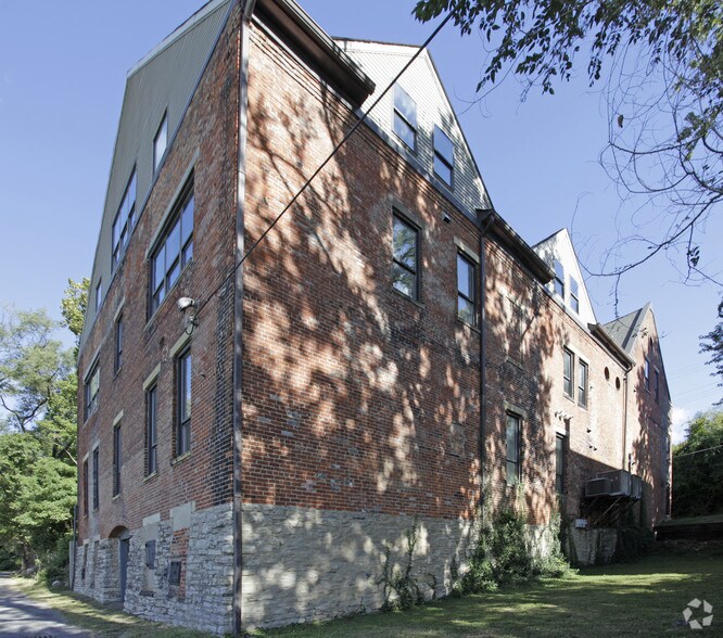 More Photos Of 2943 Riverside Dr, Cincinnati Office For Lease