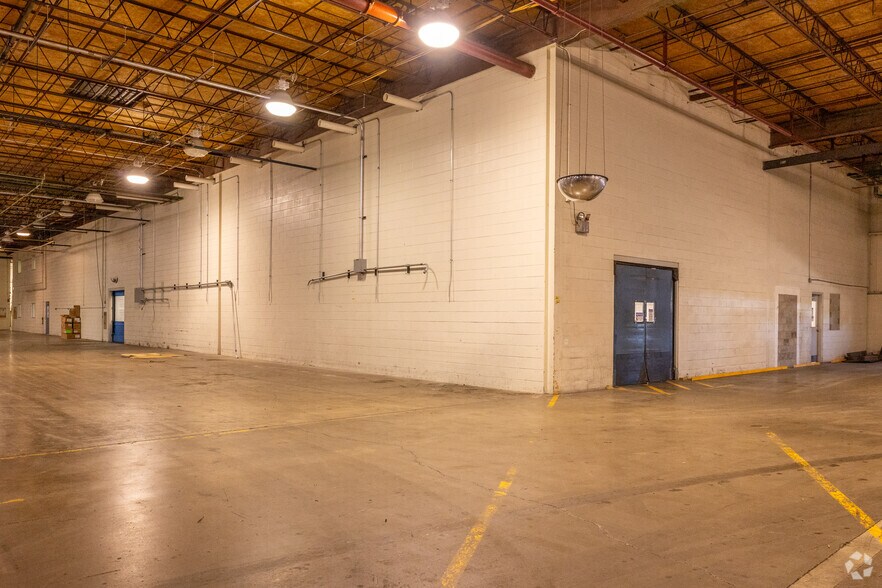 More Photos Of 200 E Avenue G, Rochelle Manufacturing For Sale