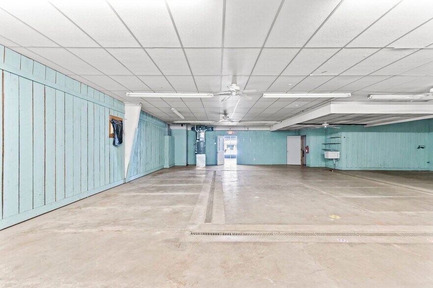 More Photos Of 2929 Clifty Dr, Madison Flex For Sale