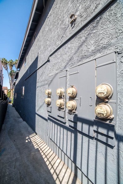 More Photos Of 140 S Westmoreland Ave, Los Angeles Apartments For Sale