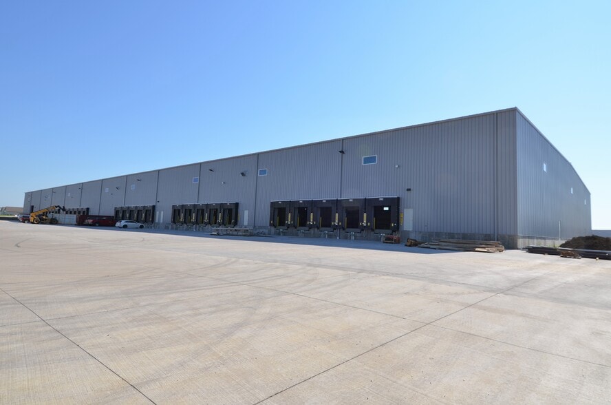 More Photos Of 1145 Capital Dr SW, Cedar Rapids Distribution For Lease