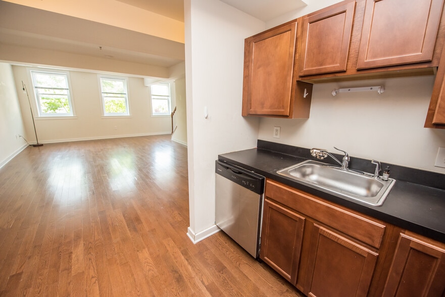 More Photos Of 803-807 Washington Blvd, Baltimore Storefront Retail Residential For Lease