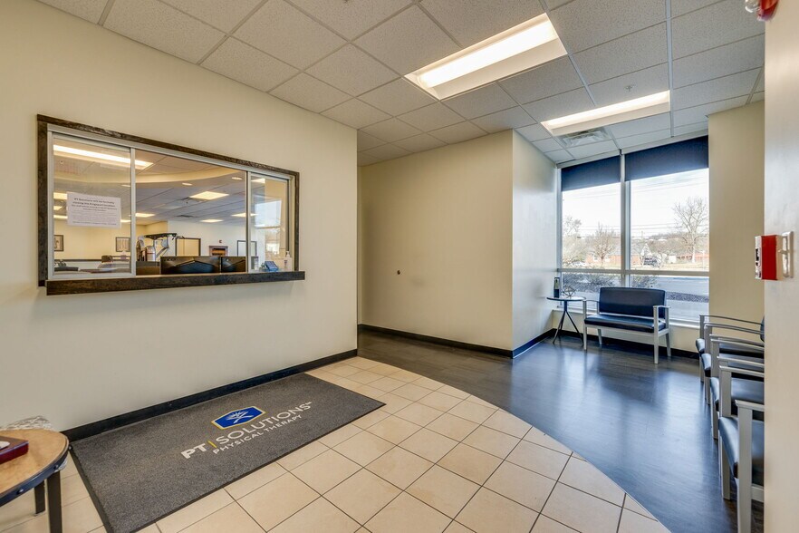 More Photos Of 400-444 Clinchfield St, Kingsport Medical For Sale
