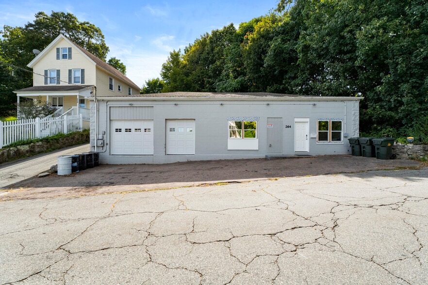 More Photos Of 264 Vauxhall St, New London Warehouse For Sale