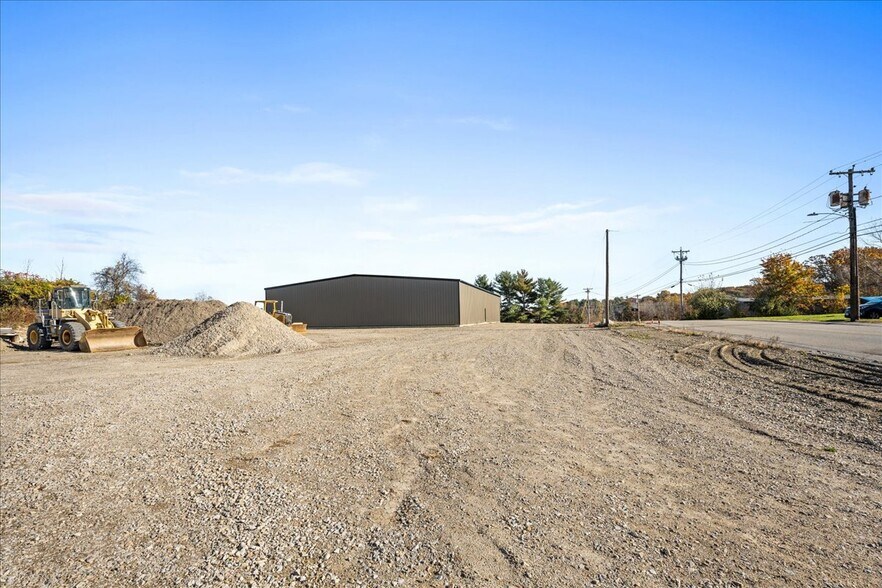 More Photos Of 15 Technology Dr, Auburn Warehouse For Lease