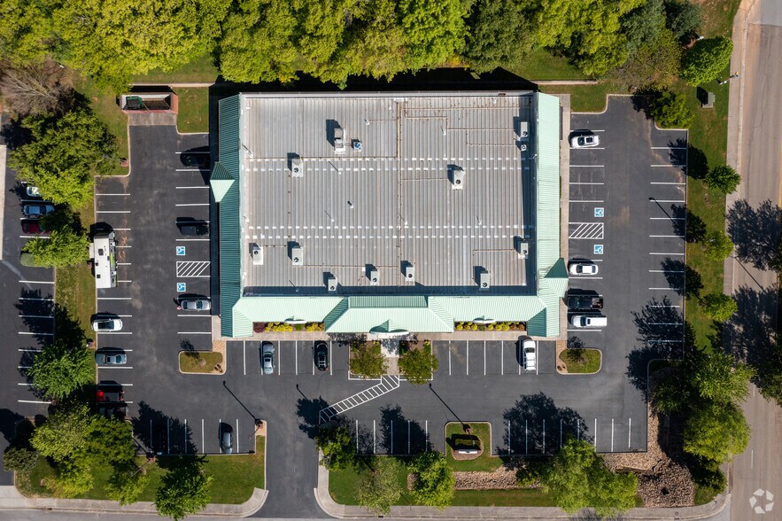 More Photos Of 11201 W Point Dr, Knoxville Medical For Lease