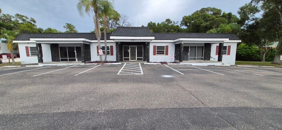 Primary Photo Of 7789 131st St, Seminole Office For Sale