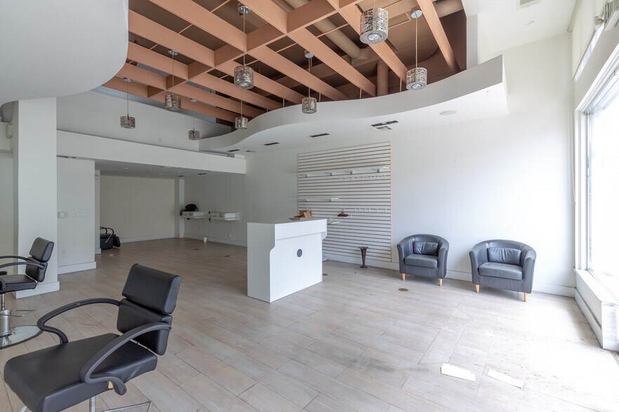 More Photos Of 9435-9439 Santa Monica Blvd, Beverly Hills Storefront Retail Office For Lease