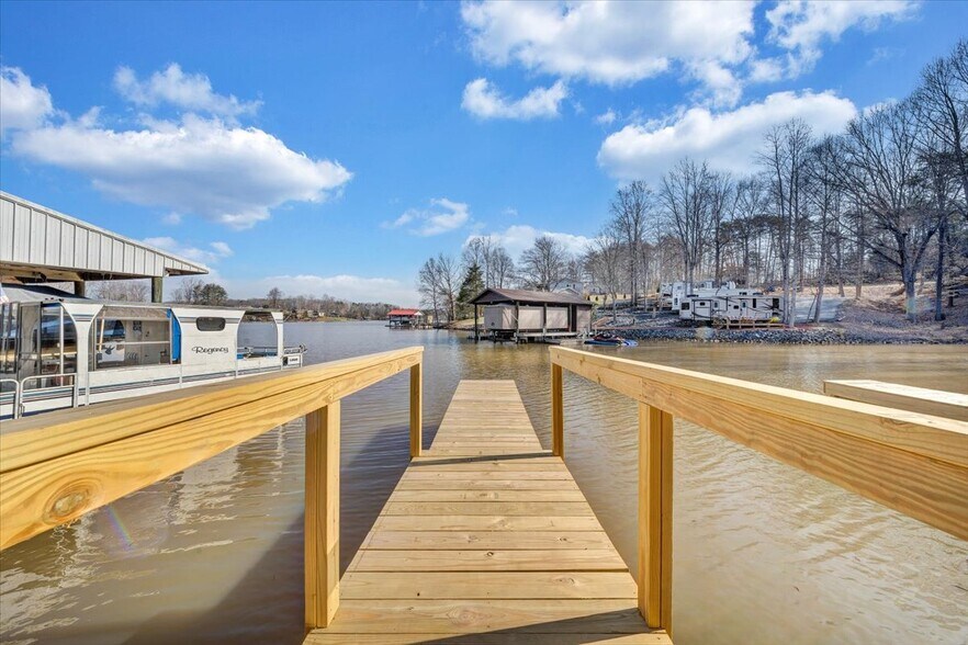 More Photos Of 2200 Old Salem School Rd, Union Hall Marina For Sale