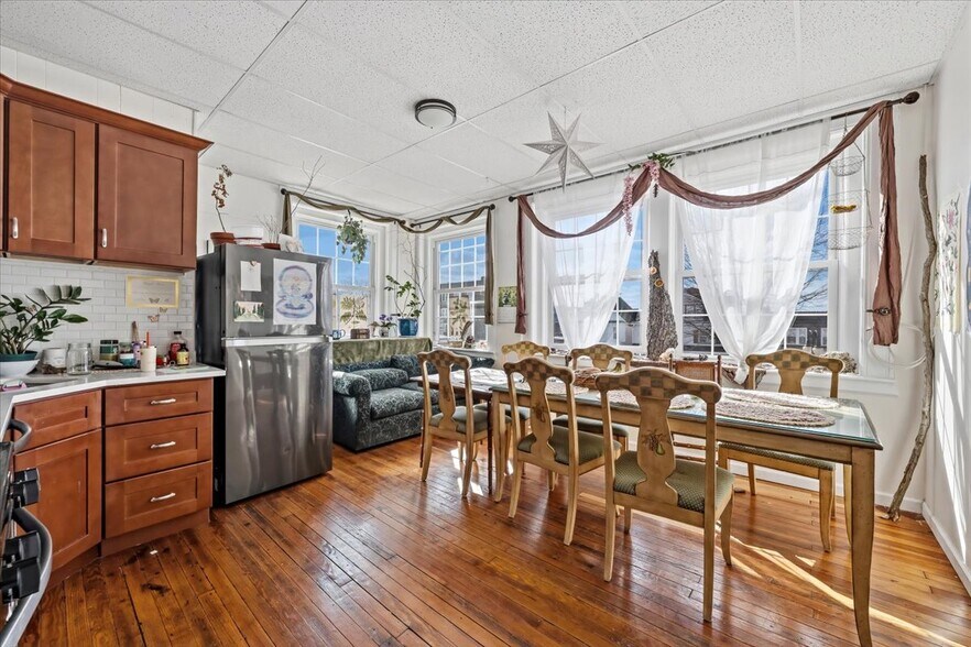 More Photos Of 1707 Washington Blvd, Easton Storefront Retail Residential For Sale