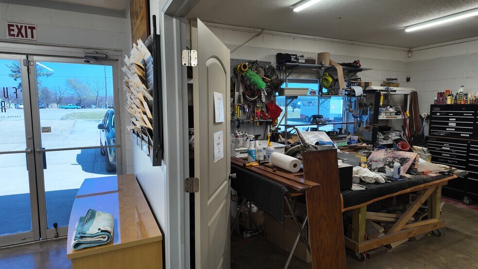 More Photos Of 5467 N Main St, Joplin Freestanding For Sale