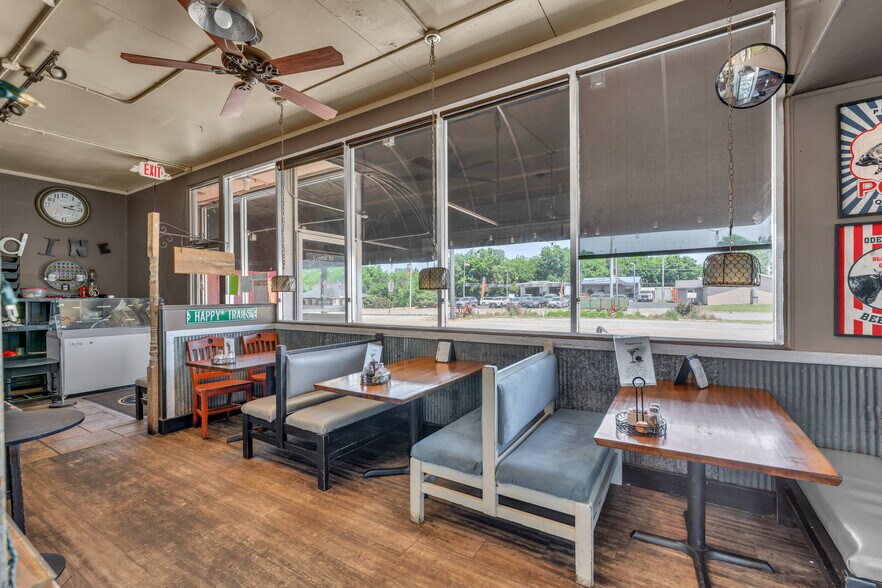 More Photos Of 601 Arizona Ave, Holton General Retail For Sale