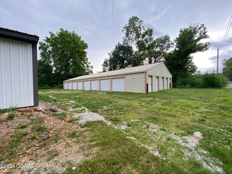 More Photos Of 818 McKinney, Neosho Self Storage For Sale