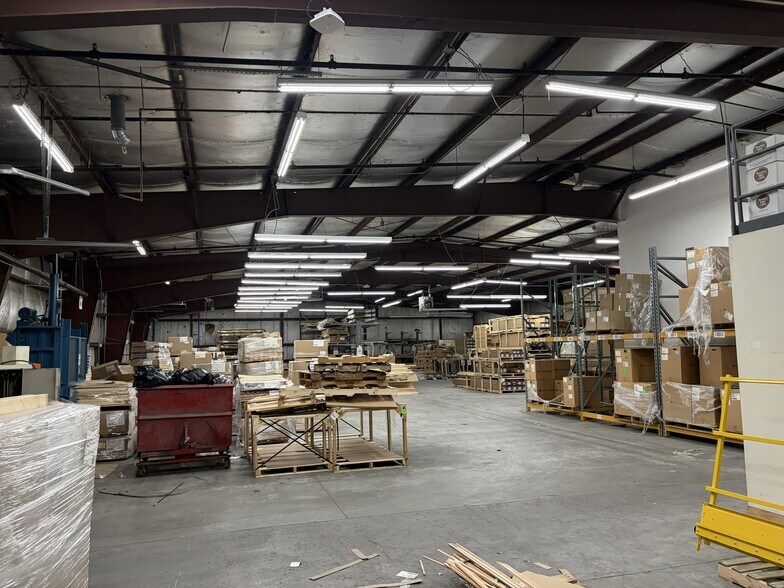 More Photos Of 1832 Industrial Cir, West Des Moines Warehouse For Lease