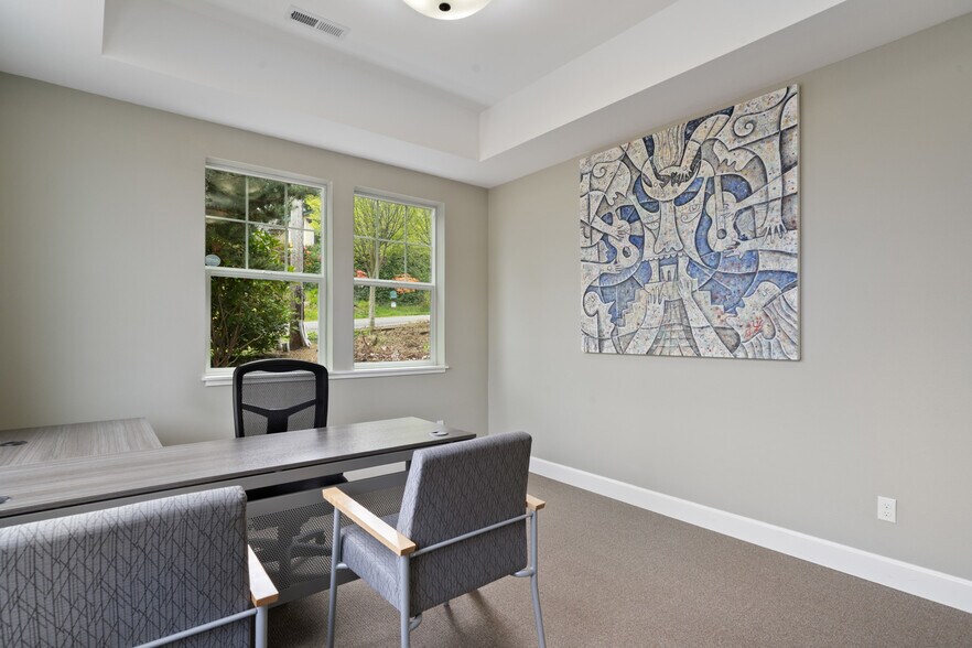 More Photos Of 2210 NE 22nd St, Lincoln City Office For Lease