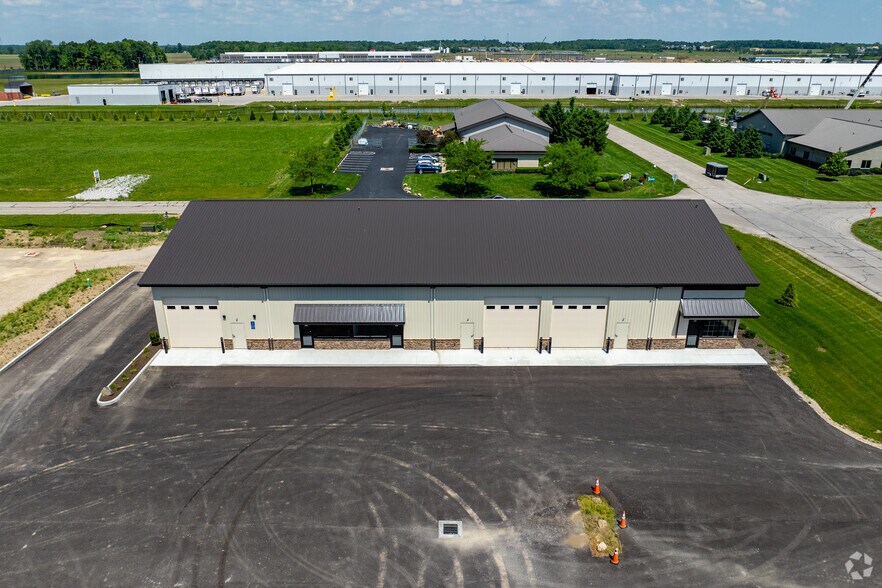 More Photos Of 8315 Estates Pky, Plain City Light Manufacturing For Lease